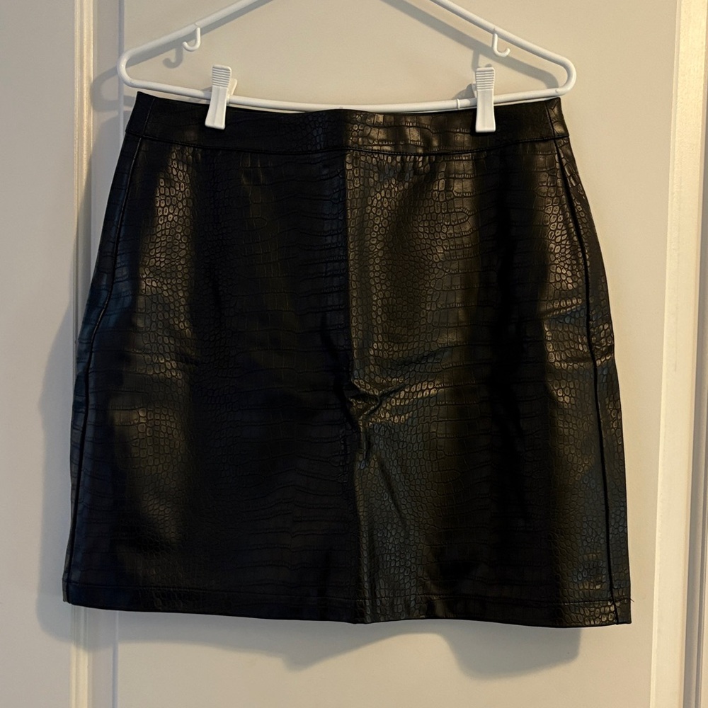 Black Faux leather textured skirt
New, with tags